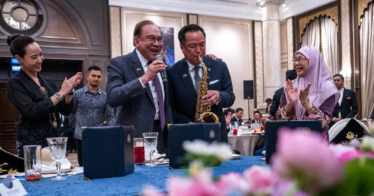 Anwar and Thai PM's impromptu duet brings warmth to bilateral talks