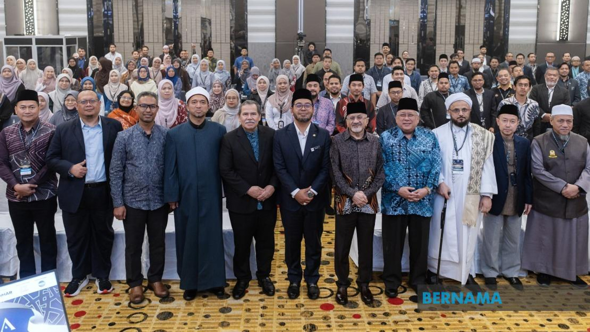 Islamic Social Finance Offers Path to Poverty Eradication, Says Zulkifli