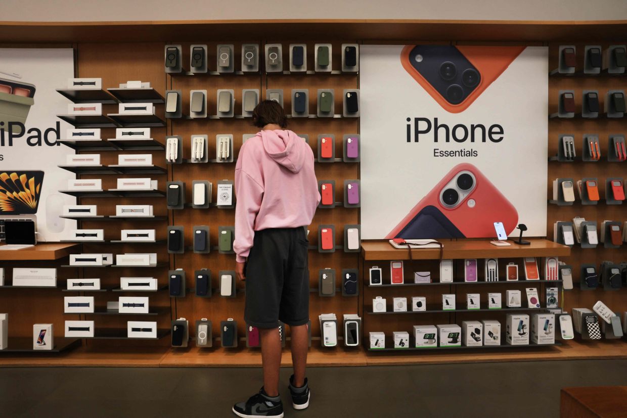Apple and OpenAI's Escalating Legal War Over Hardware Secrets and Talent
