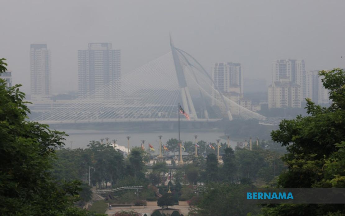 JAKIM Organises Special Prayers at Major Mosques as Haze Blankets Malaysia