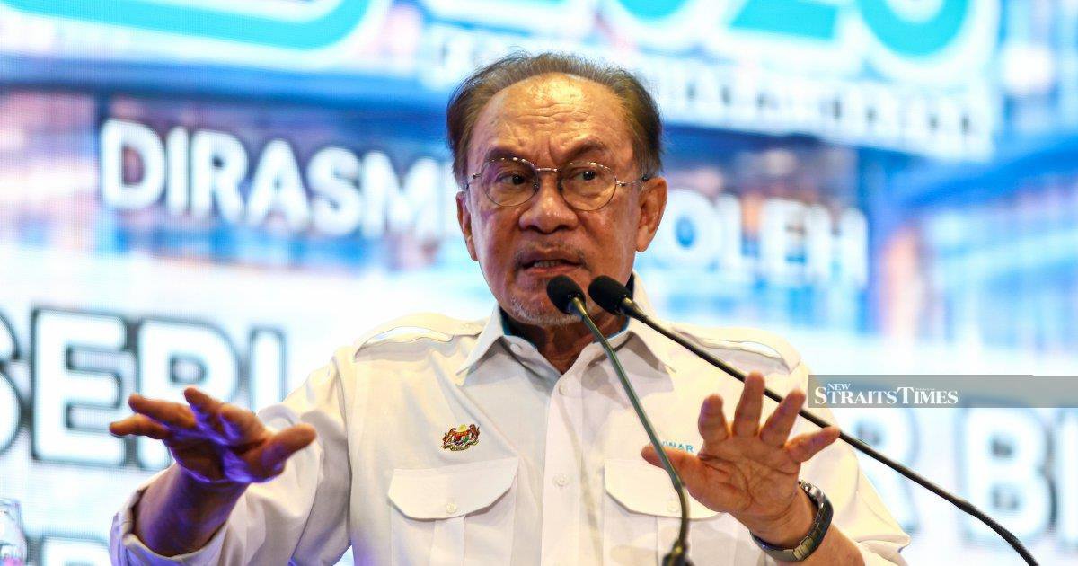 Anwar Urges Melaka DAP to Reconsider Withdrawal Plan