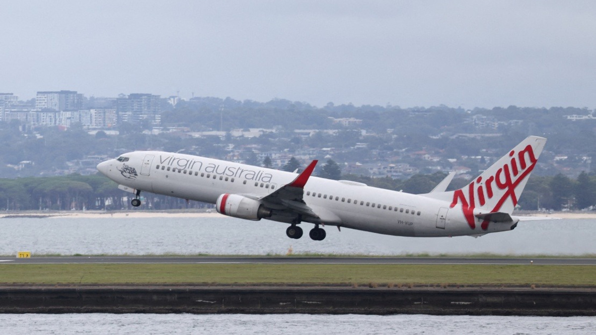 Jetstar and Qatar Airways Near-Miss at Sydney Airport Injures Crew Member
