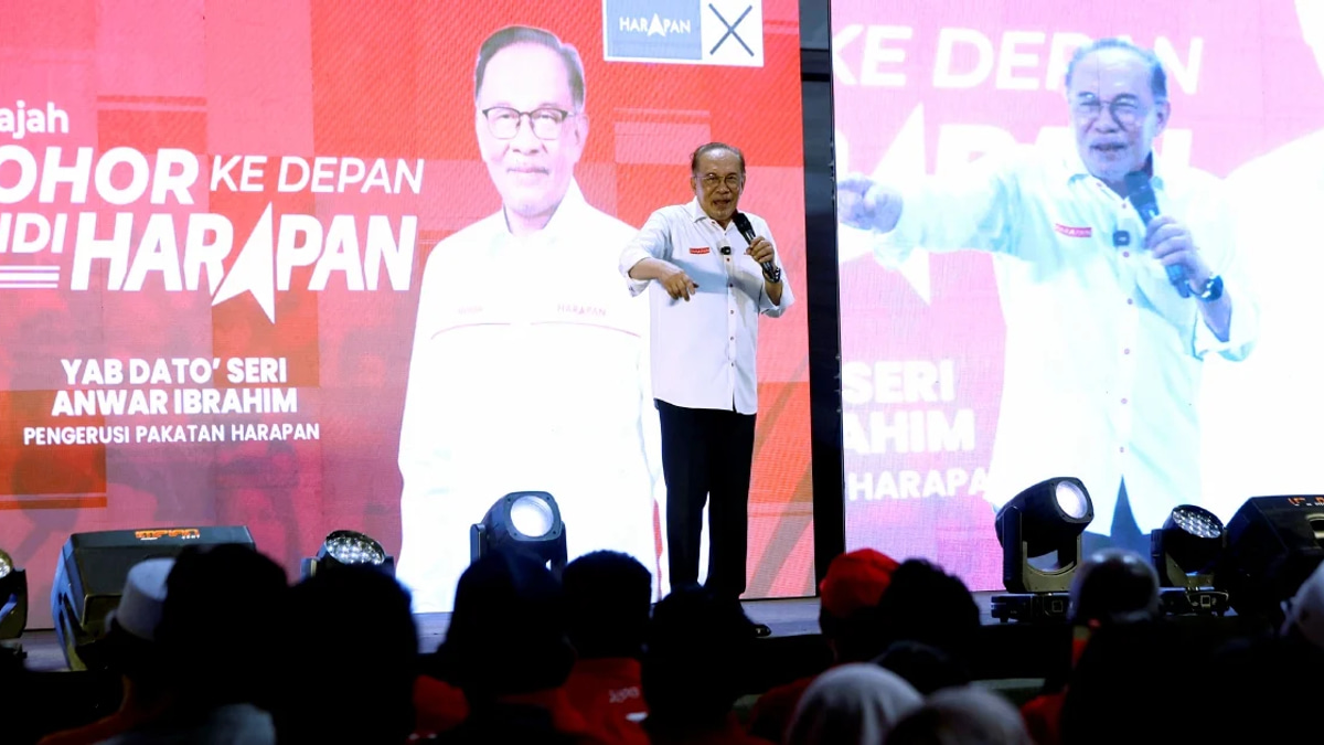 Anwar Attacks BN's Dissolution of Johor Assembly, Claiming Power Grab Motive