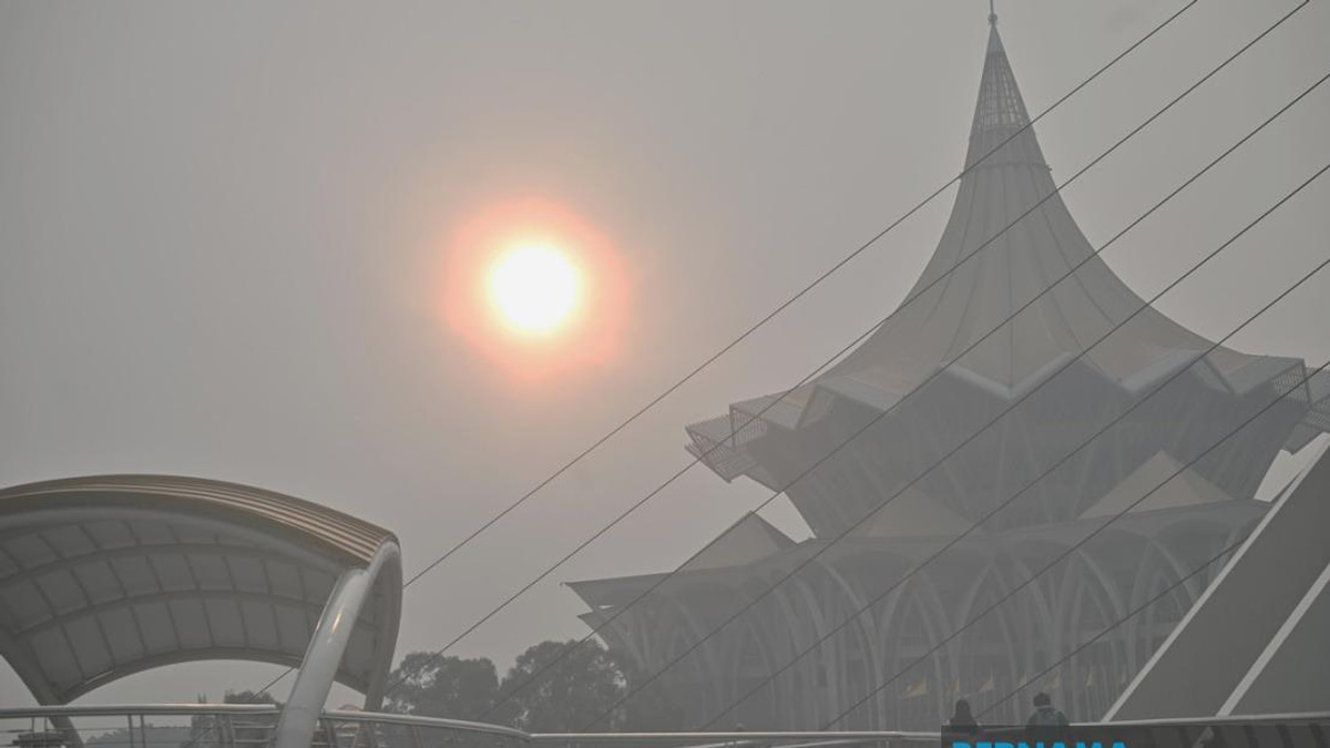 Sarawak Closes 591 Schools Amid Heatwave and Air Quality Crisis