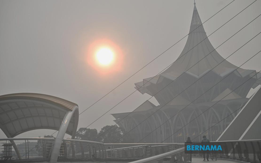 Sarawak Closes 591 Schools Amid Heatwave and Air Quality Crisis