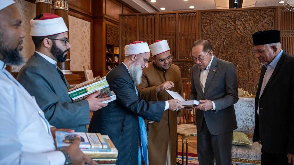 Anwar Receives Egyptian Islamic Scholar Sheikh Dr Mustafa An-Nadwi