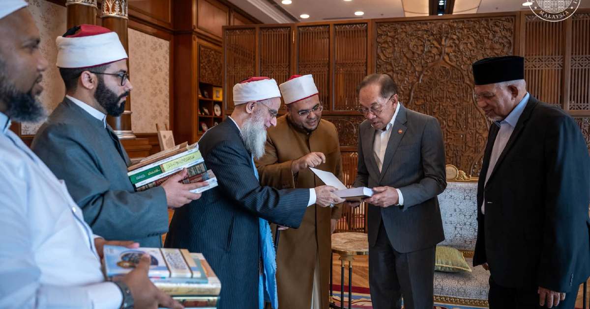 Anwar Receives Egyptian Islamic Scholar Sheikh Dr Mustafa An-Nadwi