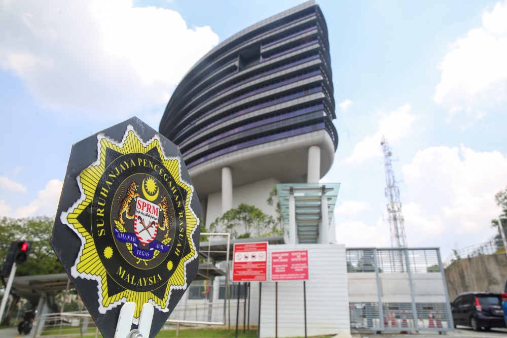 MACC Arrests Five Additional Immigration Officers in MyIMMs Hacking Investigation