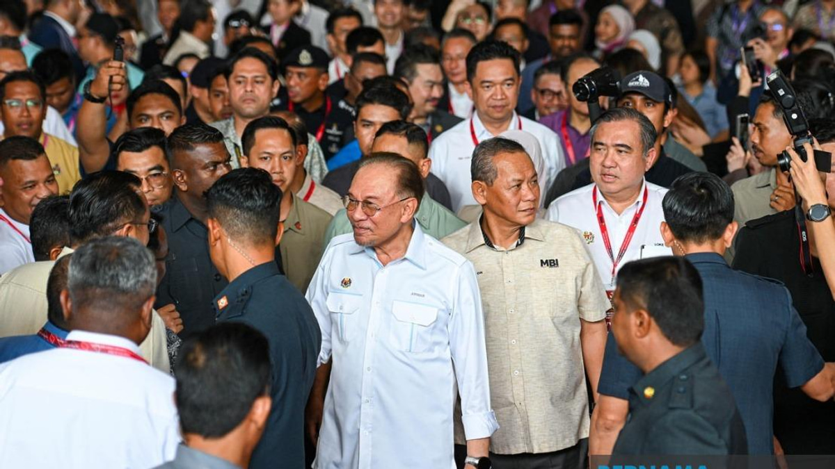 Anwar Urges Melaka DAP To Reconsider State Government Withdrawal
