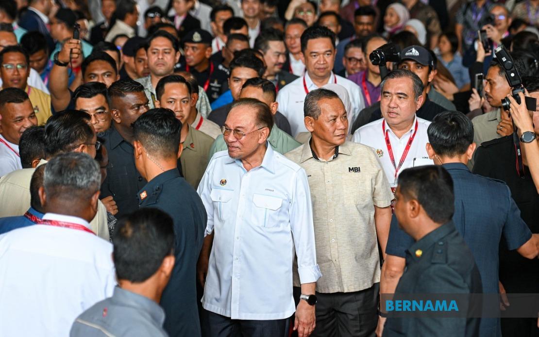Anwar Urges Melaka DAP To Reconsider State Government Withdrawal