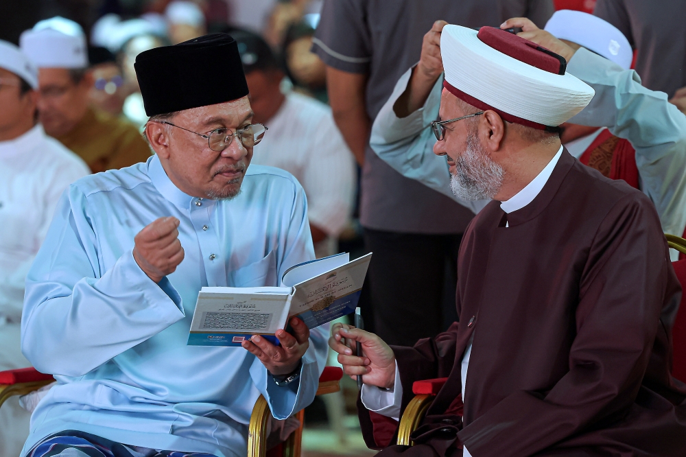 Anwar Praises Al-Azhar Grand Imam as Beacon of Global Religious Moderation