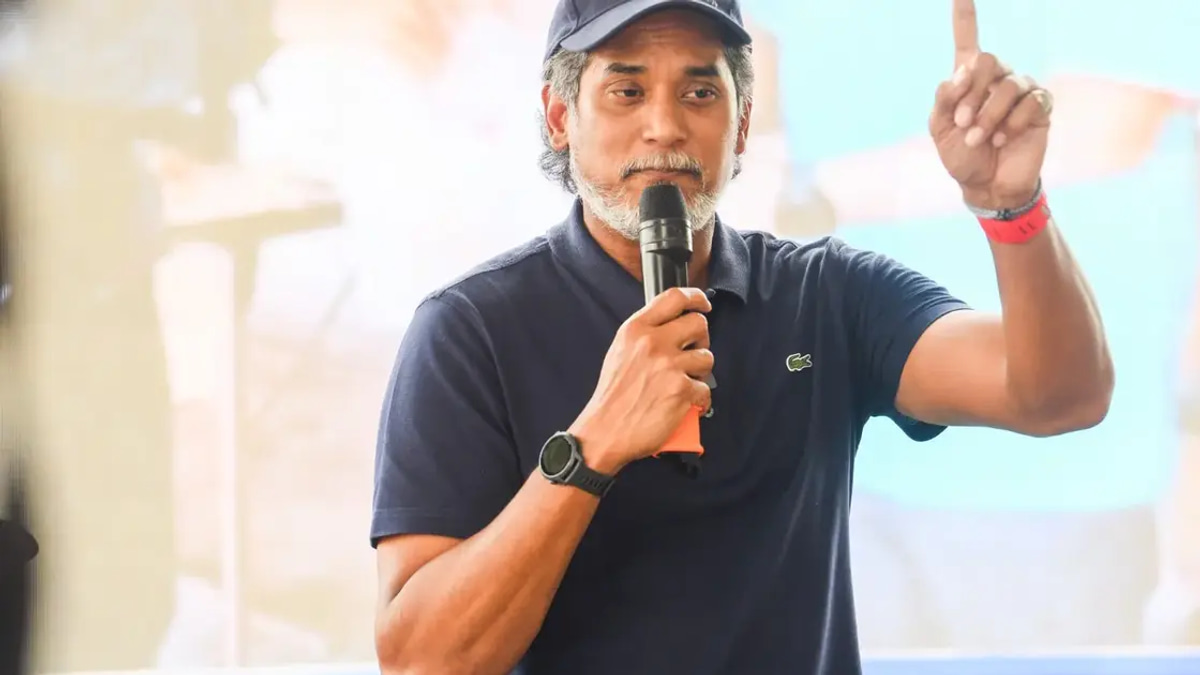 Khairy urges Bersatu members to back BN, citing PAS precedent