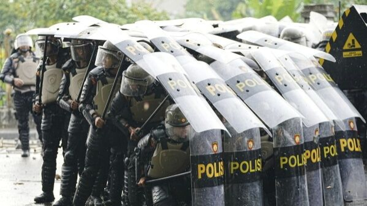 Indonesia's Security Agencies Face Credibility Test After High-Profile Raids and Military Deployment