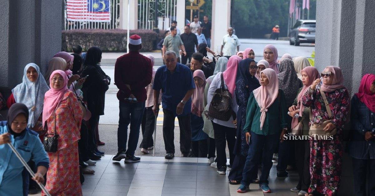 Court Complex Braces for Ismail Sabri Appearance as Media Gathers