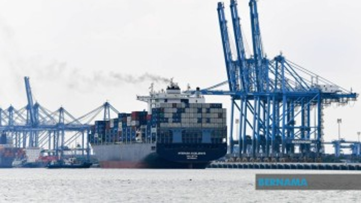 Malaysia's Export Growth Forecast Upgraded to 21.7% for 2026 on Strong Tech Demand