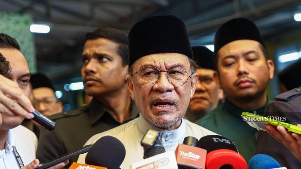 Only King Can Revoke Azam Baki's NFCC Role, Says Anwar