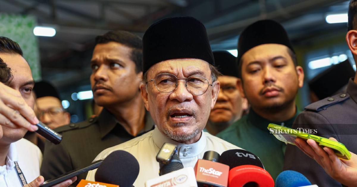 Only King Can Revoke Azam Baki's NFCC Role, Says Anwar