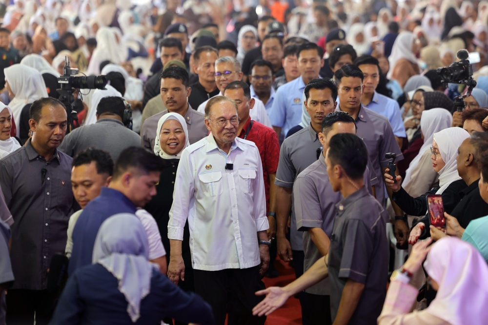Anwar questions Tabung Haji 13-month bonus, citing breach of fiduciary duty