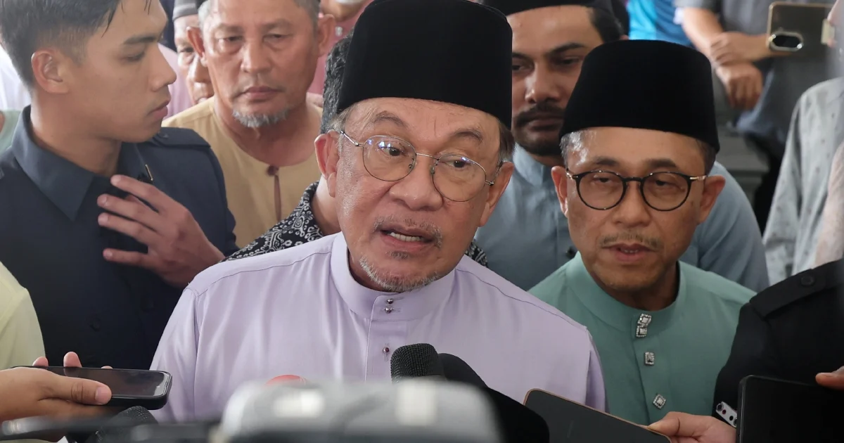 PM Assures Non-Muslims as Government Pursues Syariah Court Reforms