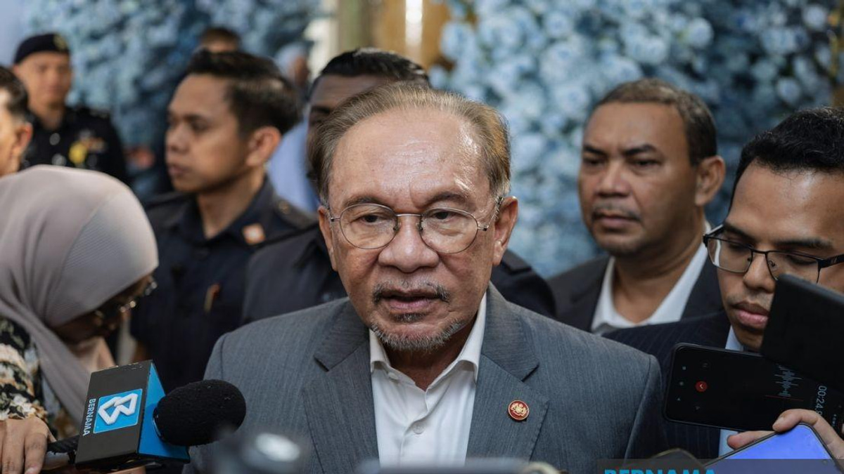 Anwar Yet To Receive Briefing On Four Melaka DAP Assemblymen's State Govt Exit