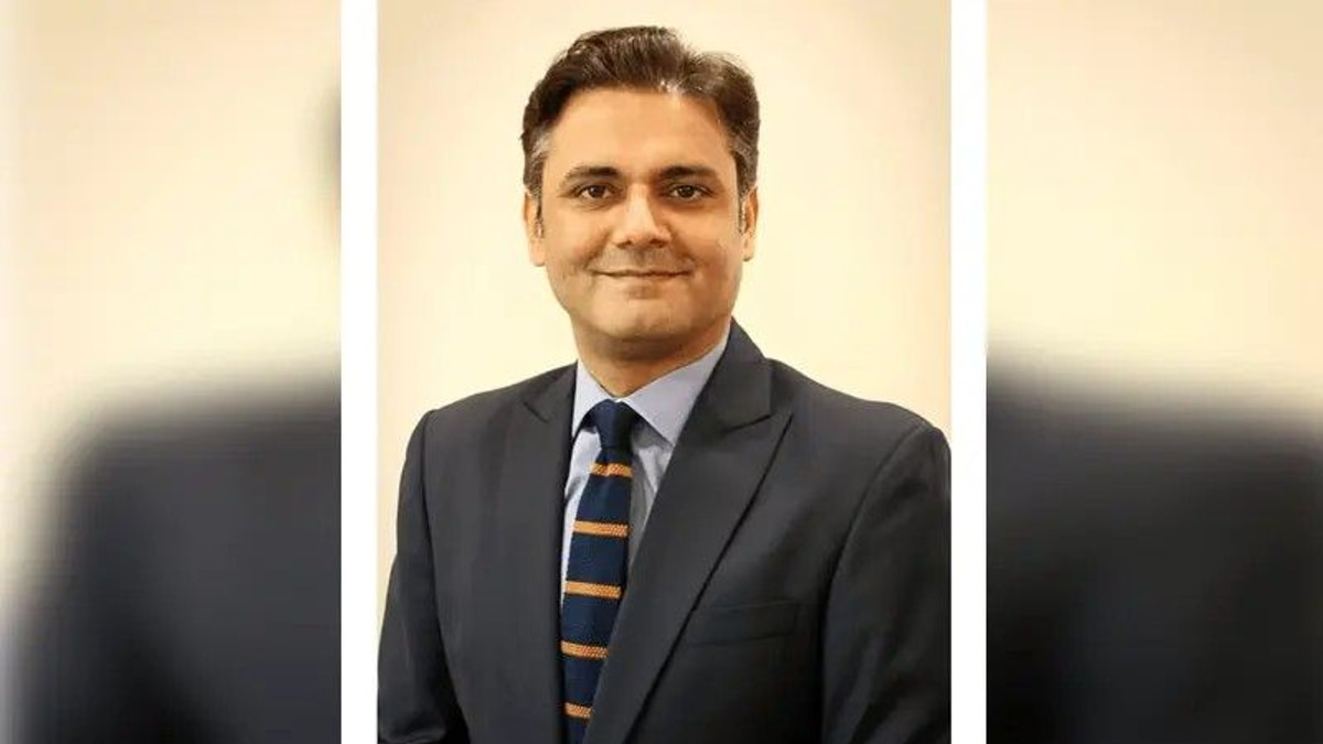 Pakistan Charges 11 Police Officers Over Bungled Raid on Attorney General's Home