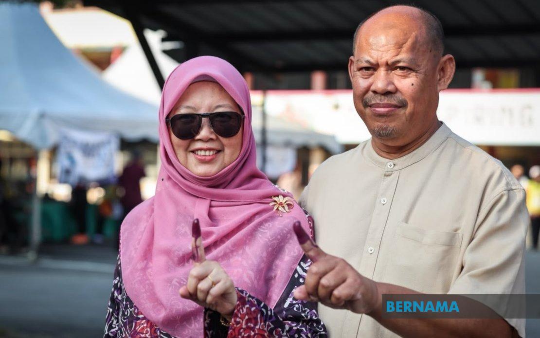 Johor Party Leaders Cast Early Votes in State Election