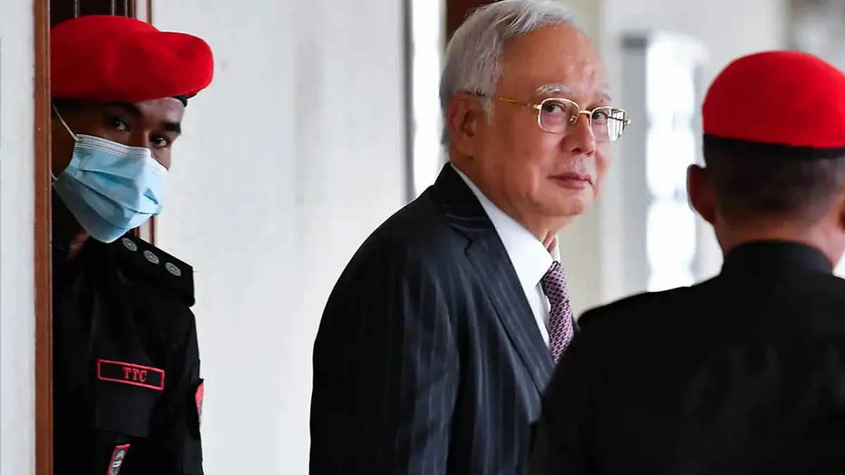 Najib's Legal Team Challenges Timing and Impartiality of 1MDB Fraud Investigator