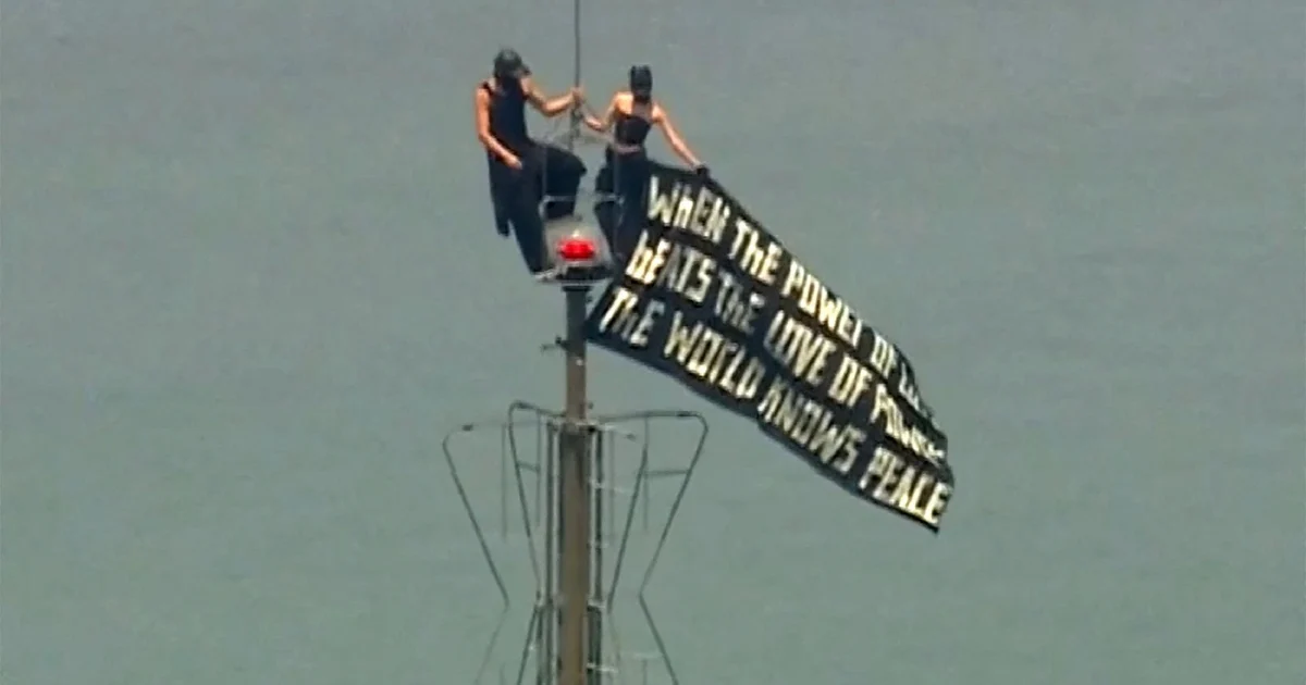 Couple arrested after scaling Empire State Building antenna for apparent marriage proposal