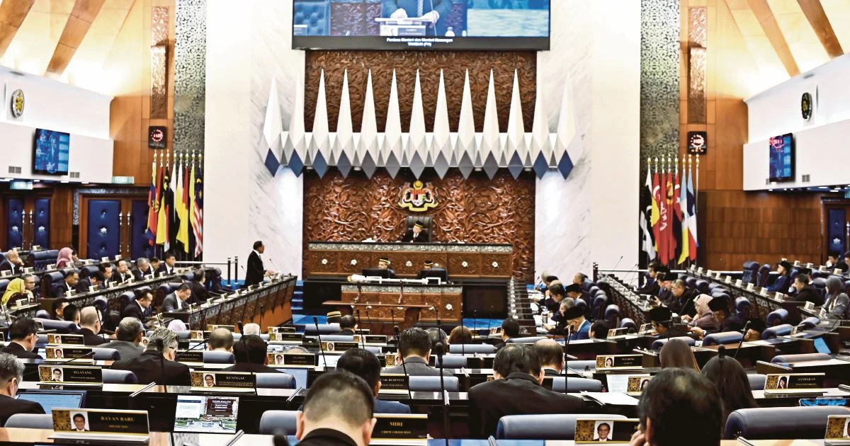 Parliament erupts as PAS and Bersatu tensions boil over during exchange on opposition leadership