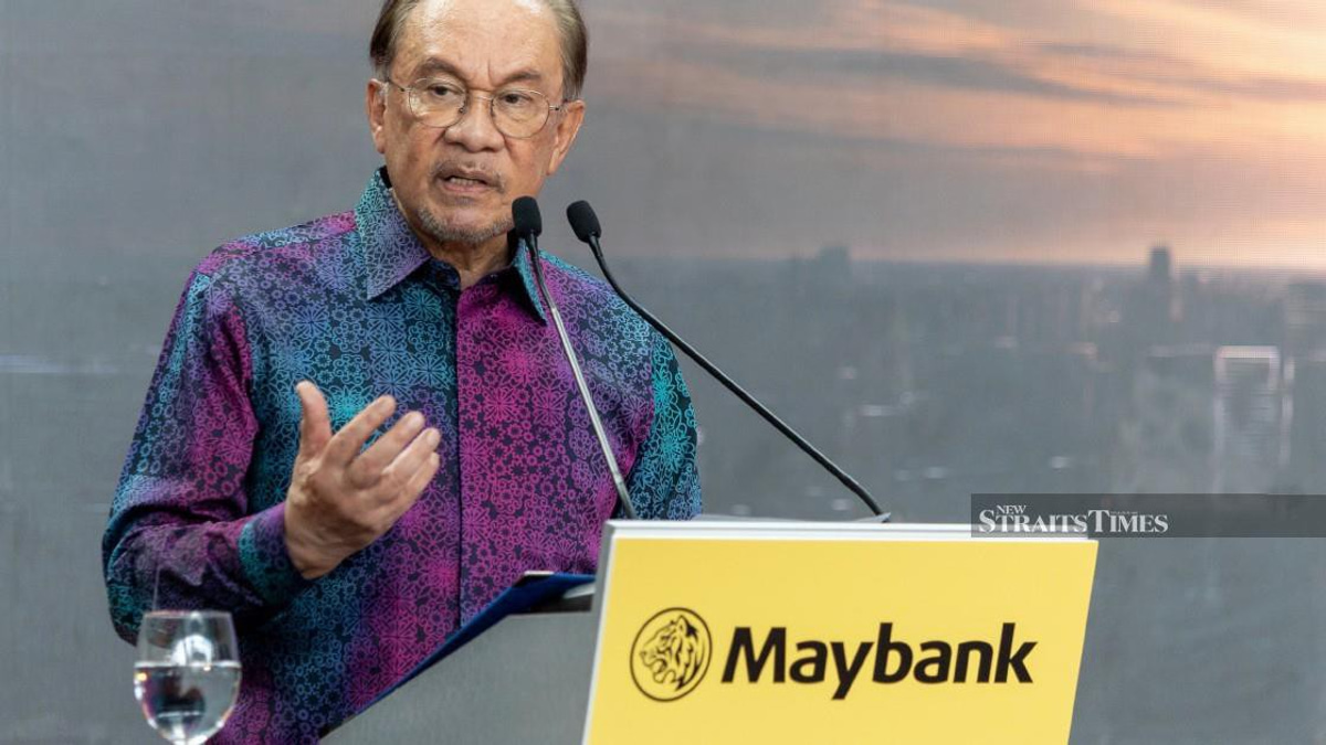 Anwar Hails Maybank's Rise as Asia's Financial Powerhouse