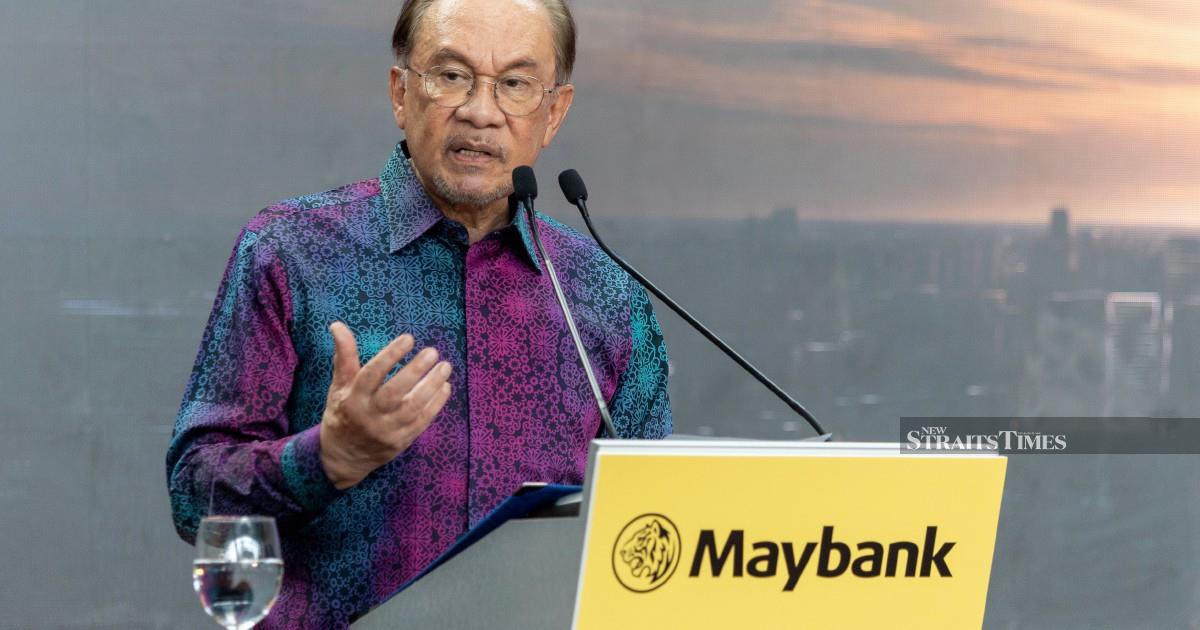 Anwar Hails Maybank's Rise as Asia's Financial Powerhouse