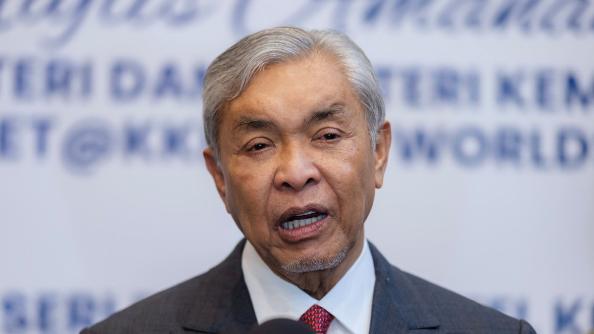 Zahid supports overhaul of Immigration Department service scheme amid officer grievances