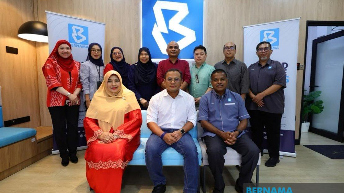 Selangor MB Visits Bernama's Election Coverage Hub as Negeri Sembilan Campaign Intensifies