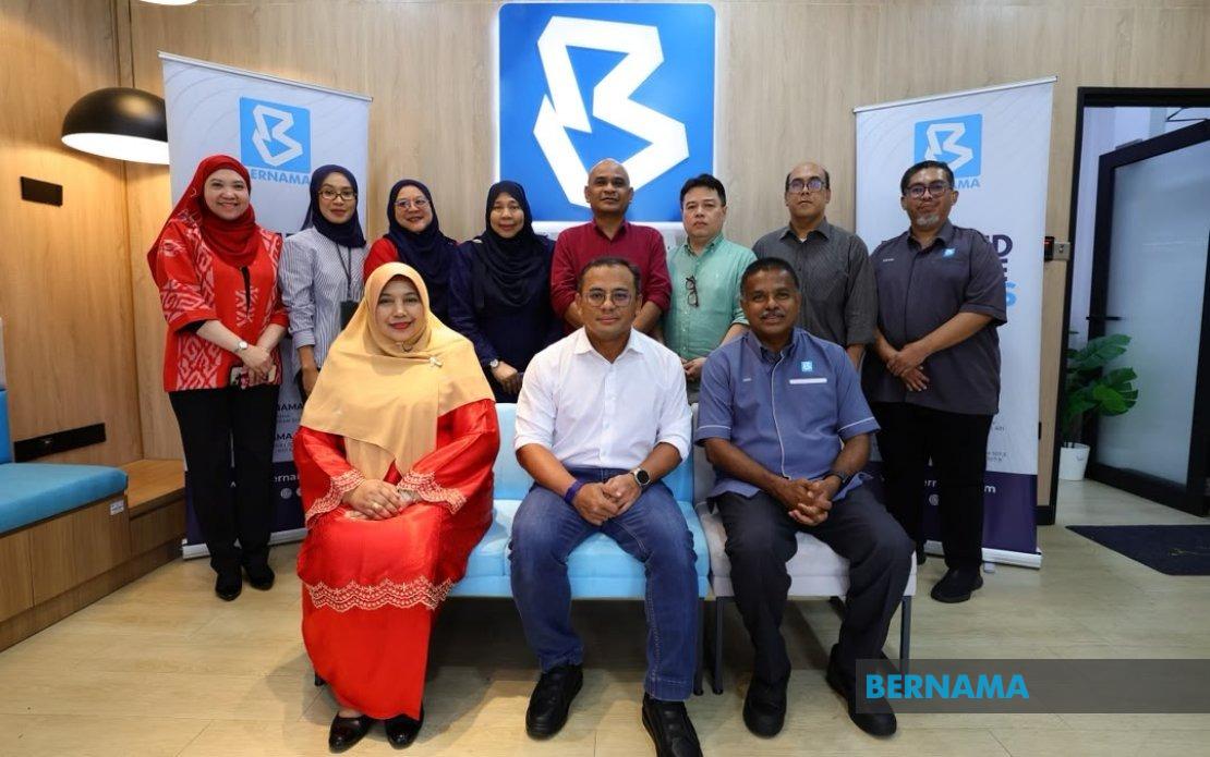 Selangor MB Visits Bernama's Election Coverage Hub as Negeri Sembilan Campaign Intensifies