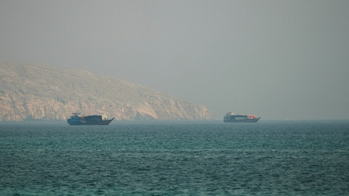 Oman Rejects Mandatory Strait of Hormuz Tolls, Proposes Voluntary Fee Model