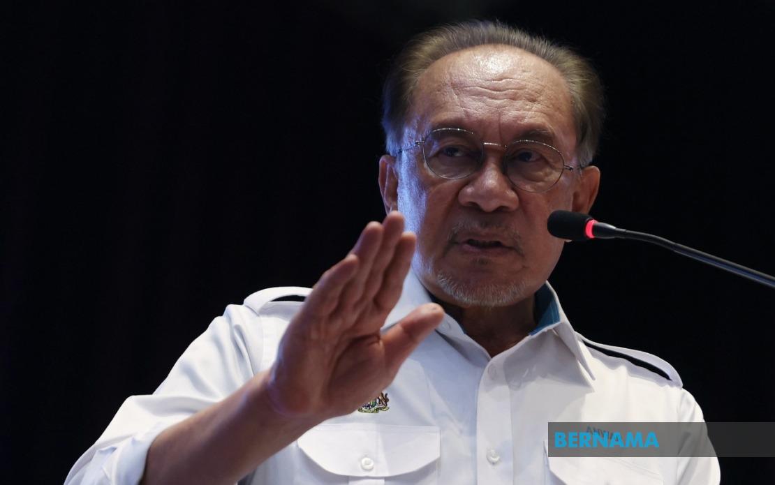 Anwar Cautions Against Using Royal Institutions in Political Battles