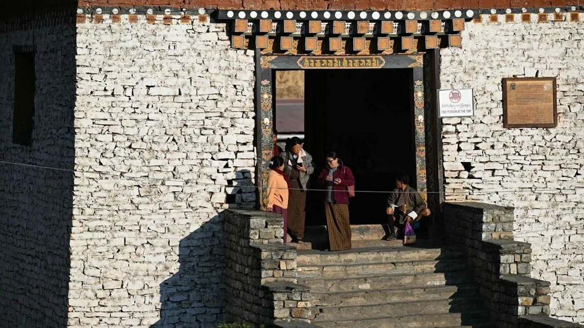 Bhutan Offers Cash to Reverse Steep Population Decline as Young Adults Flee Abroad