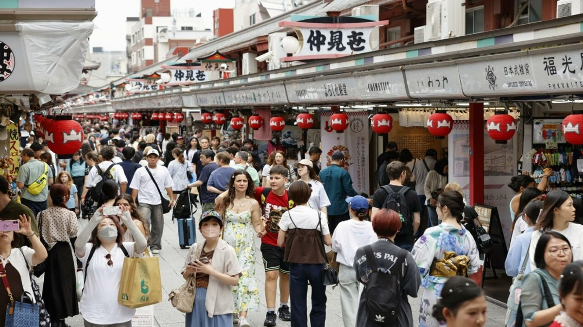 Japanese Summer Travel Slumps as Weak Yen Pinches Wallets