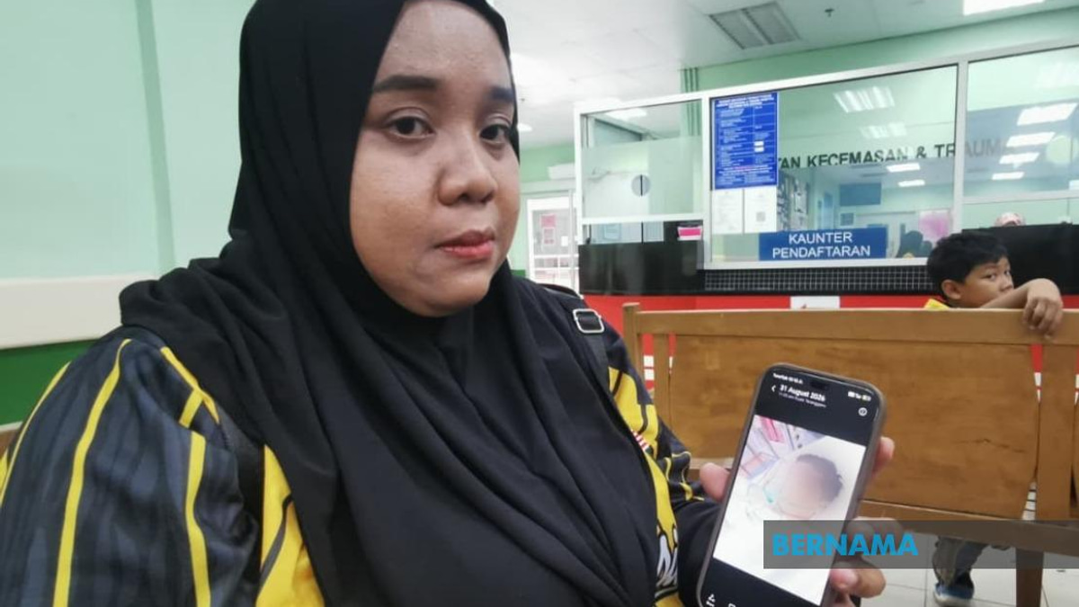 Three-year-old injured after tow vehicle runs over foot at Kuala Terengganu National Day parade