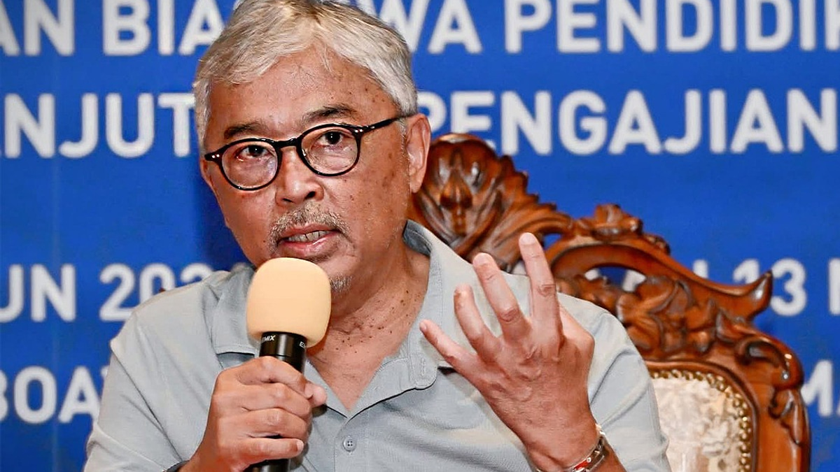 Pahang Sultan Urges Universities to Expand Scholarships for Tioman Island Students
