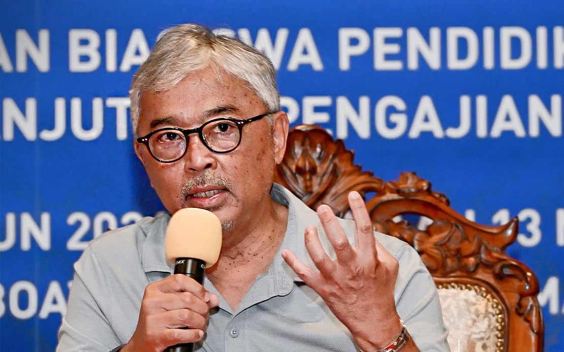 Pahang Sultan Urges Universities to Expand Scholarships for Tioman Island Students