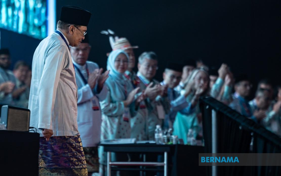 PM Anwar Rejects Sidelining Claims, Points to Rising State Allocations