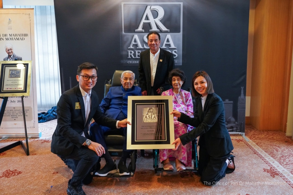 Mahathir and Siti Hasmah Set Three Guinness Records as Couple Marks Centenary Milestone