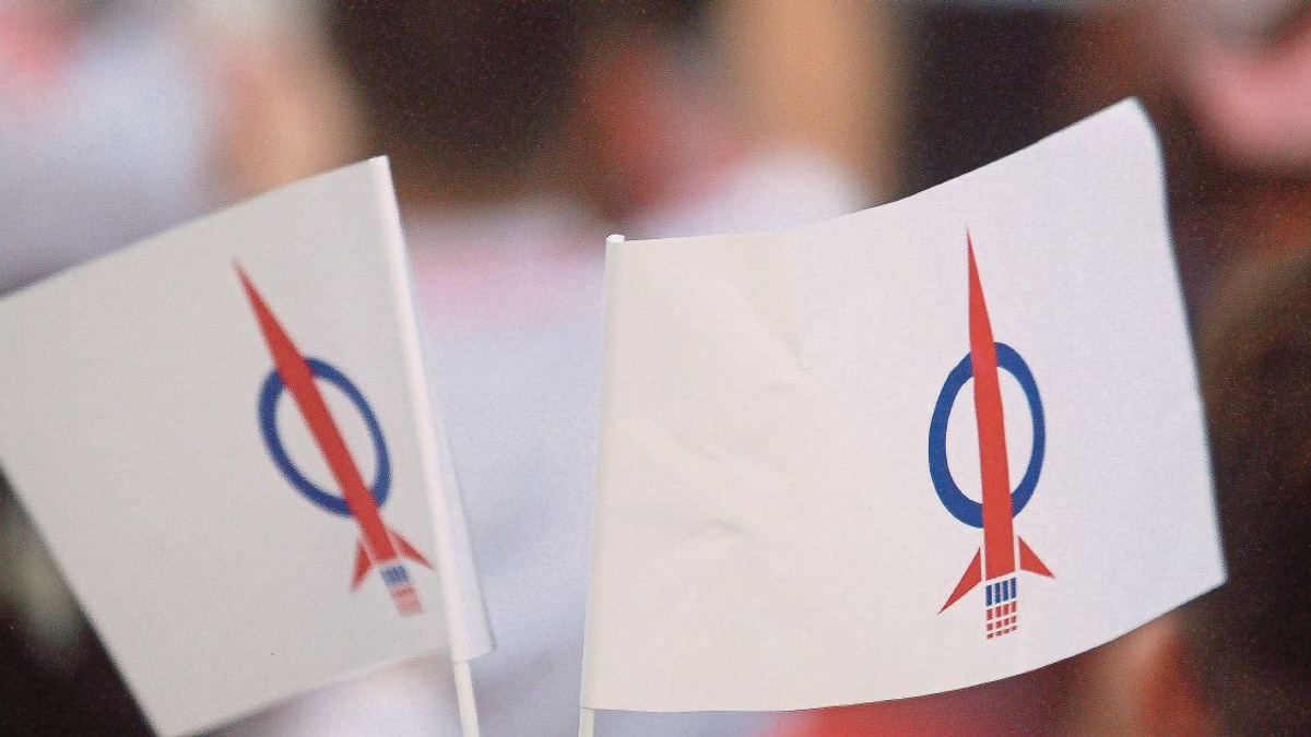 DAP's August Congress Vote Becomes Crucial Test for Anwar's Coalition Government