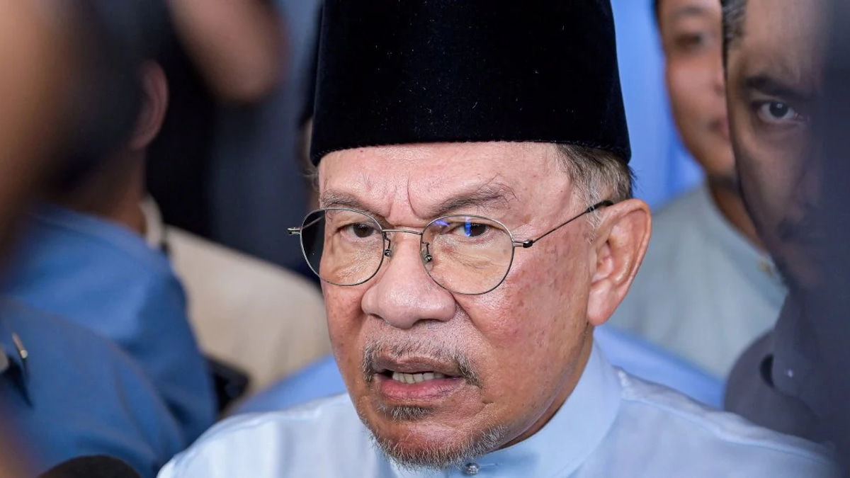 Anwar Denies Onn Hafiz Barred from Felda Event