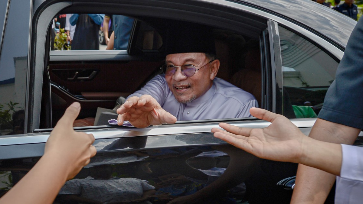 Anwar campaigns in Negri Sembilan to strengthen Pakatan Harapan's state election bid