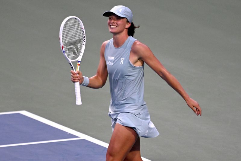 Swiatek Powers Through to Canadian Open Semi-Finals with Dominant Display