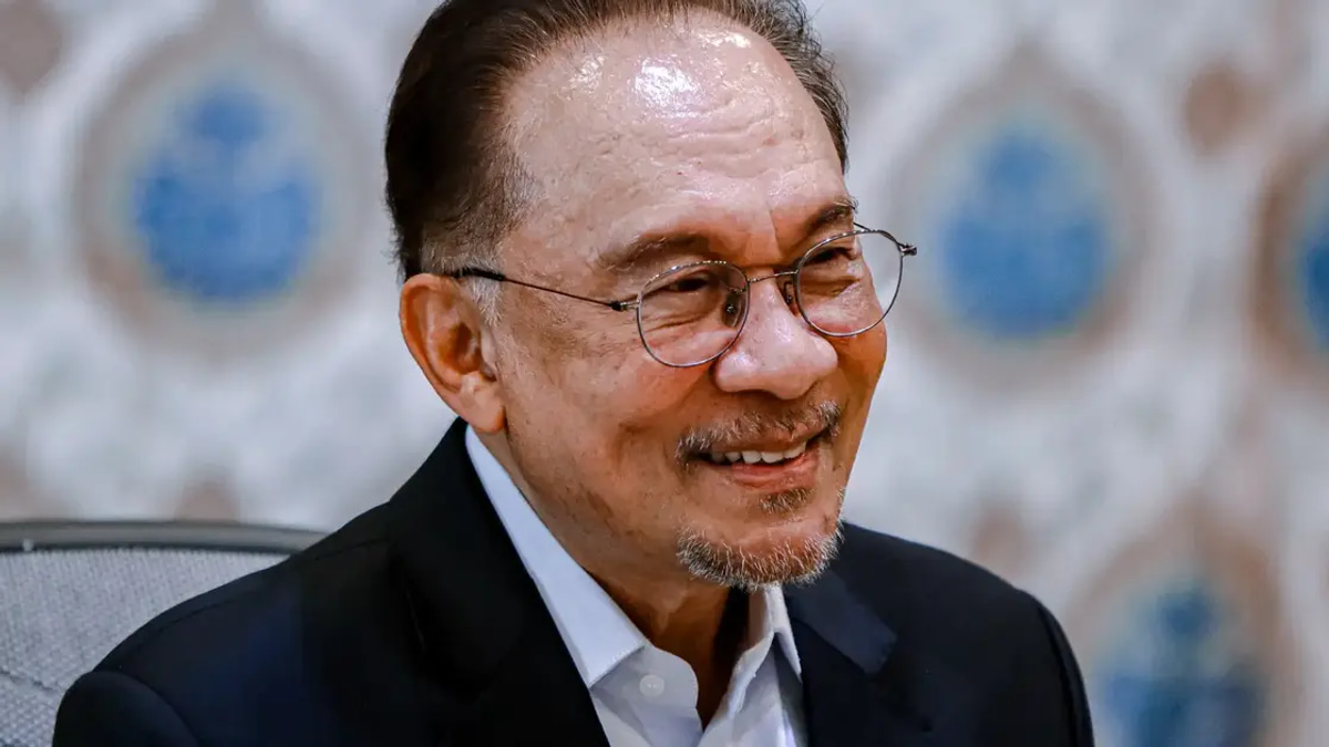 Anwar Ibrahim Leads Approval Rankings as Merdeka Center Survey Shows PM at 52%