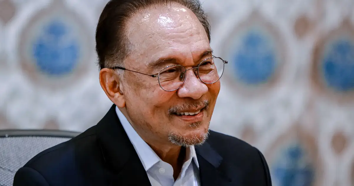 Anwar Ibrahim Leads Approval Rankings as Merdeka Center Survey Shows PM at 52%