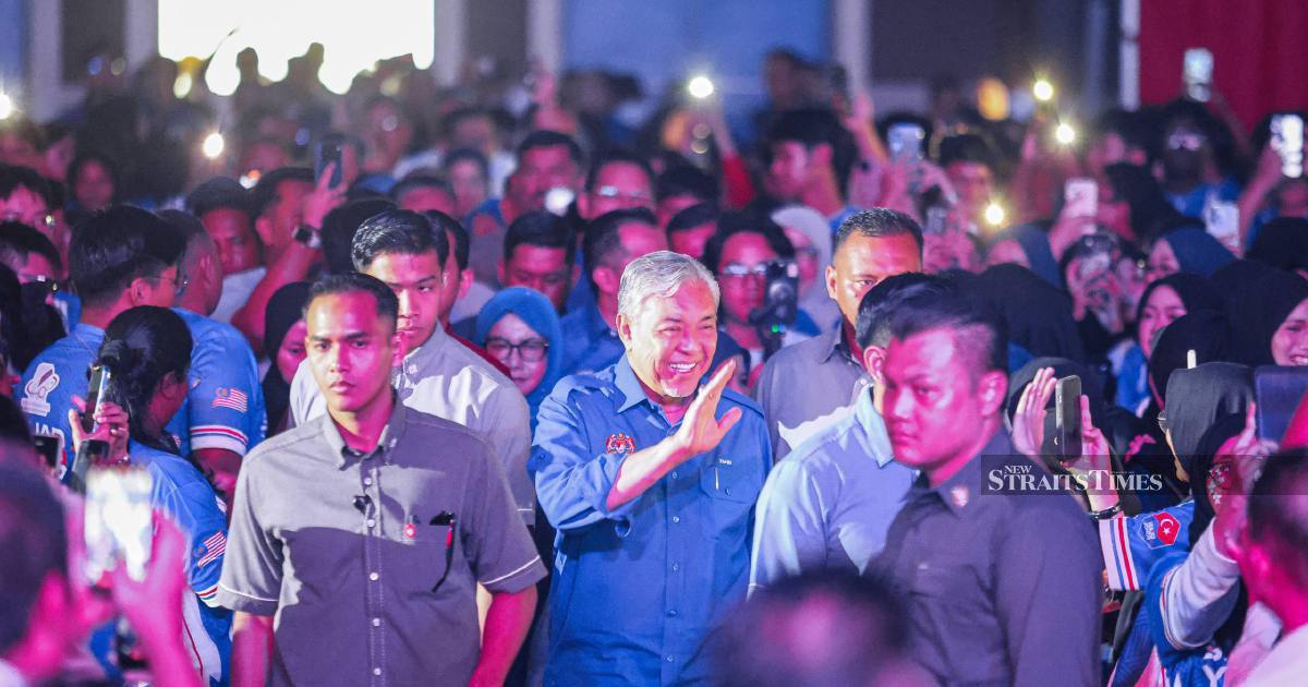 Zahid rallies Johor youths behind Onn Hafiz in state election bid